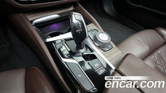 BMW 5 Series 2020 — Şəkil 9/20