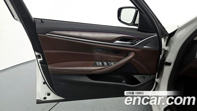 BMW 5 Series 2020 — ფოტო 4/31