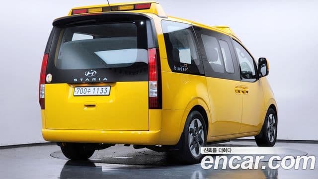 Hyundai Staria 2023 — ფოტო 2/20