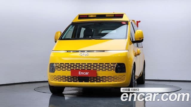 Hyundai Staria 2023 — ფოტო 3/20