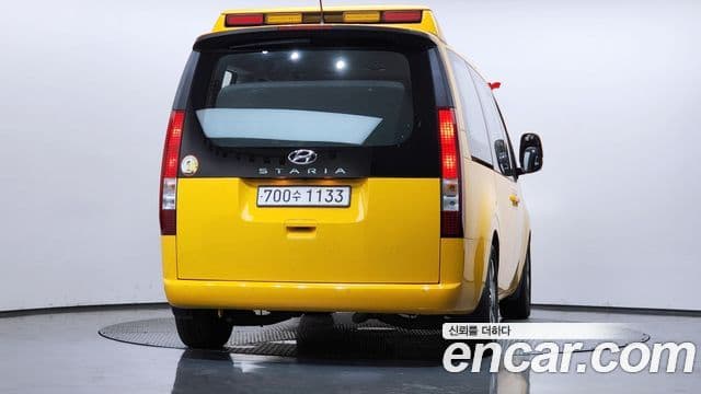 Hyundai Staria 2023 — ფოტო 4/20