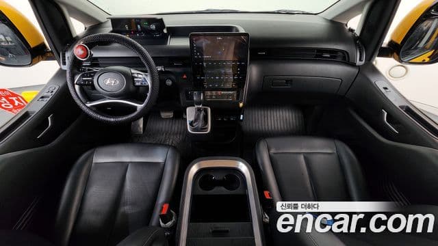 Hyundai Staria 2023 — ფოტო 7/20