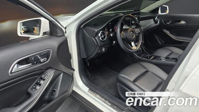 Mercedes-Benz GLA-Class 2018 — Фото 10/20