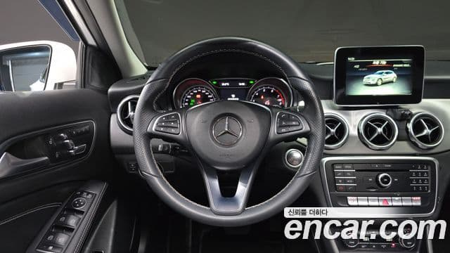 Mercedes-Benz GLA-Class 2018 — Фото 12/20