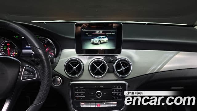 Mercedes-Benz GLA-Class 2018 — Фото 13/20