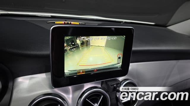 Mercedes-Benz GLA-Class 2018 — Фото 14/20