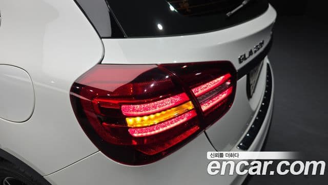Mercedes-Benz GLA-Class 2018 — Photo 9/31