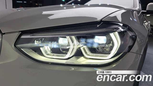 BMW X4 2020 — Photo 26/36