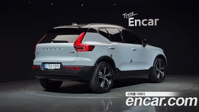Volvo XC40 2021 — ფოტო 2/20