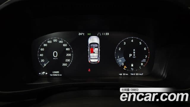 Volvo XC40 2021 — ფოტო 8/20