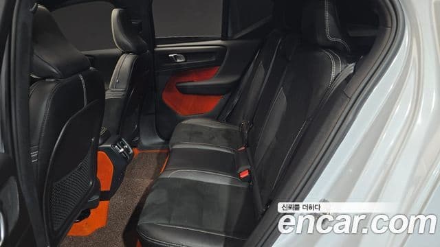 Volvo XC40 2021 — ფოტო 11/20