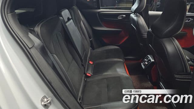 Volvo XC40 2021 — ფოტო 12/20