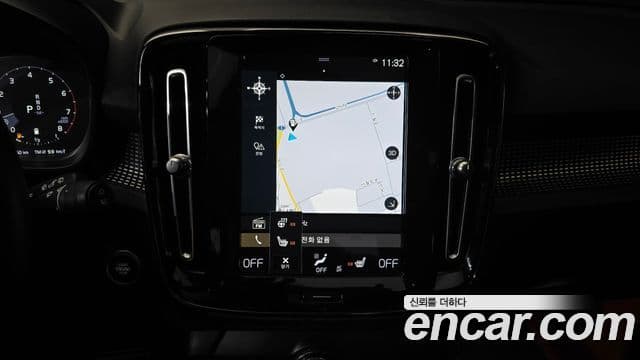 Volvo XC40 2021 — ფოტო 14/20