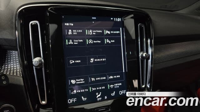 Volvo XC40 2021 — ფოტო 16/20