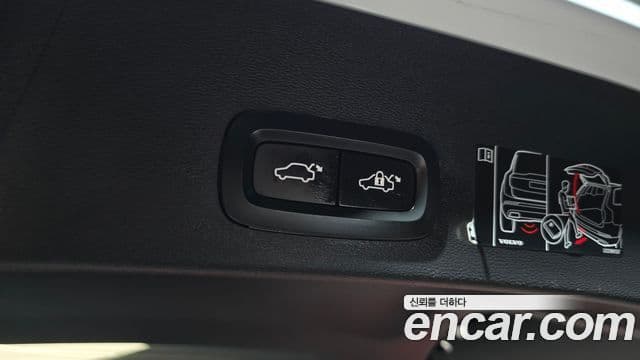 Volvo XC40 2021 — ფოტო 20/20