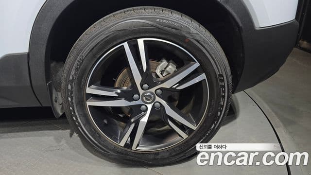 Volvo XC40 2021 — Photo 9/30