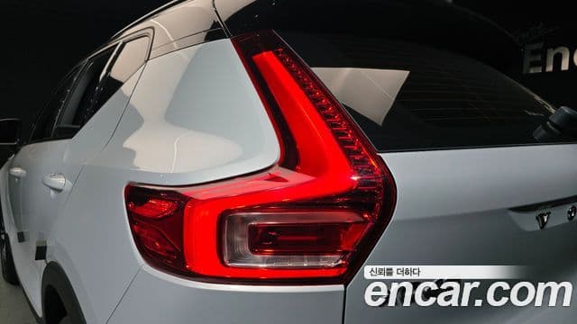 Volvo XC40 2021 — Photo 29/30