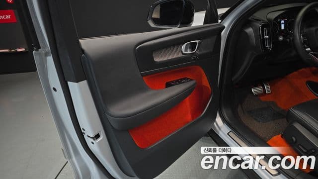 Volvo XC40 2021 — Photo 25/30