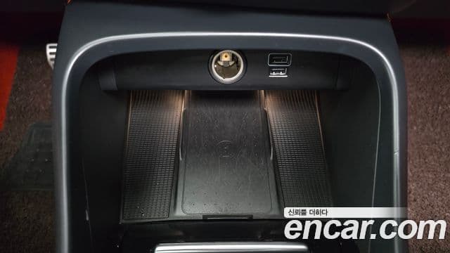 Volvo XC40 2021 — Photo 18/30