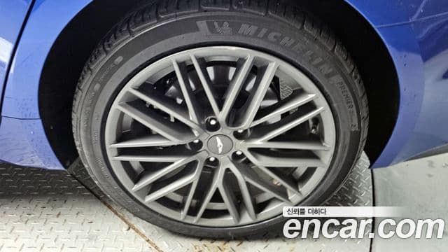Genesis G70 2018 — ფოტო 13/34