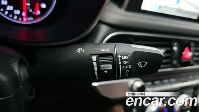 Genesis G70 2018 — ფოტო 33/34