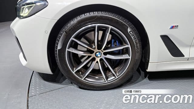 BMW 5 Series 2022 — ფოტო 5/20