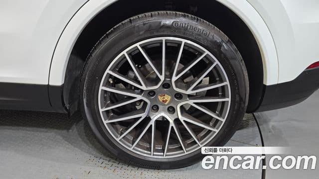 Porsche Cayenne 2023 — Photo 35/35