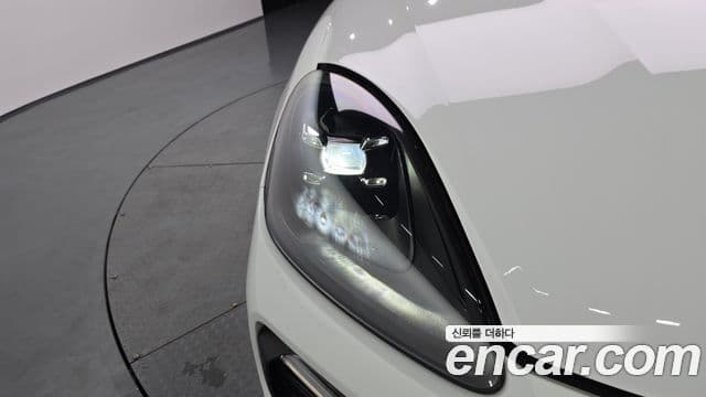 Porsche Cayenne 2023 — Photo 28/35