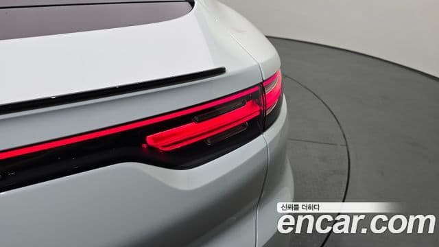 Porsche Cayenne 2023 — Photo 9/35
