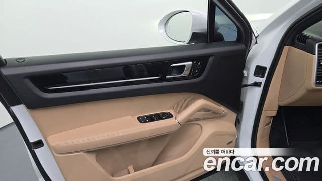 Porsche Cayenne 2023 — Photo 10/35
