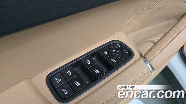 Porsche Cayenne 2023 — Photo 1/35
