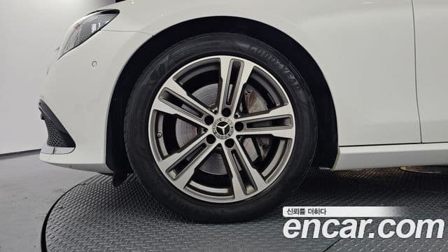 Mercedes-Benz E-Class 2022 — фото 4 из 20