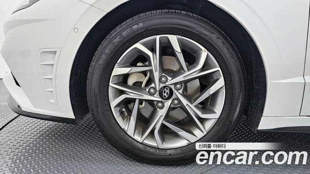 Hyundai Sonata 2020 — ფოტო 5/20