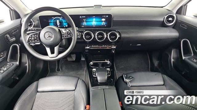Mercedes-Benz A-Class 2019 — Şəkil 18/20