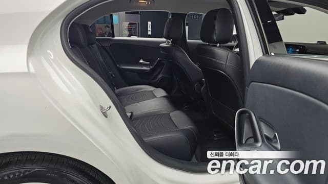 Mercedes-Benz A-Class 2019 — Şəkil 17/20