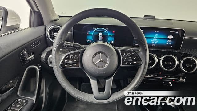Mercedes-Benz A-Class 2019 — Şəkil 14/20