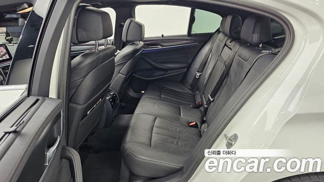 BMW 5 Series 2023 — Şəkil 12/20