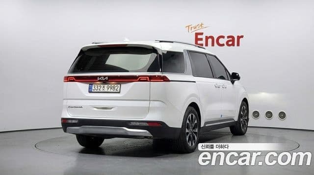 Kia Carnival 2021 — ფოტო 2/20