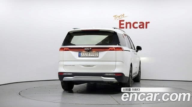 Kia Carnival 2021 — ფოტო 4/20