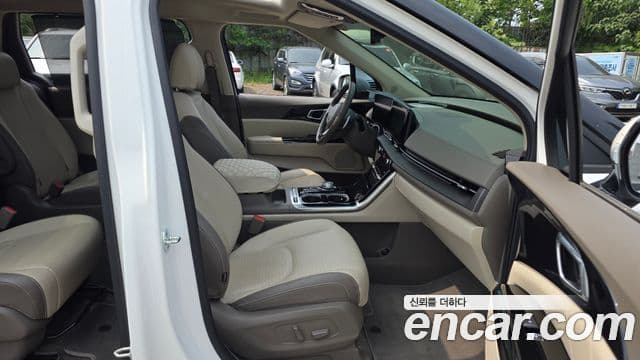 Kia Carnival 2021 — ფოტო 11/20