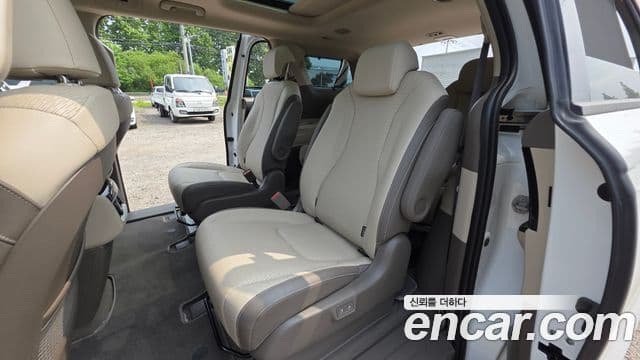 Kia Carnival 2021 — ფოტო 12/20