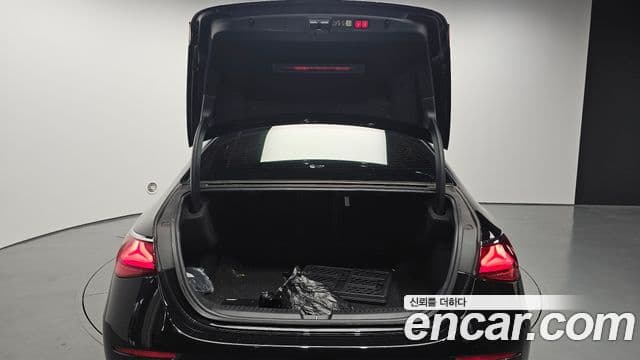 Mercedes-Benz E-Class 2024 — фото 20 из 20