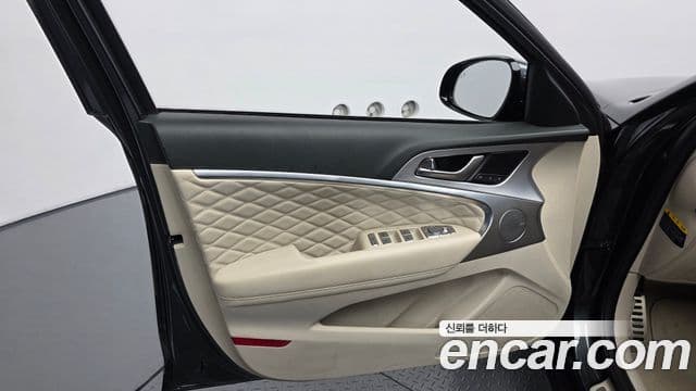 Genesis G70 2018 — Photo 6/35