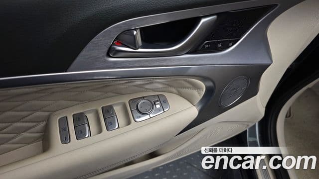Genesis G70 2018 — Photo 15/35