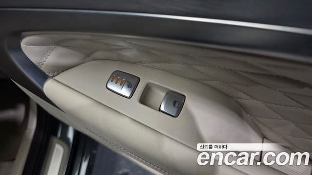 Genesis G70 2018 — Photo 32/35