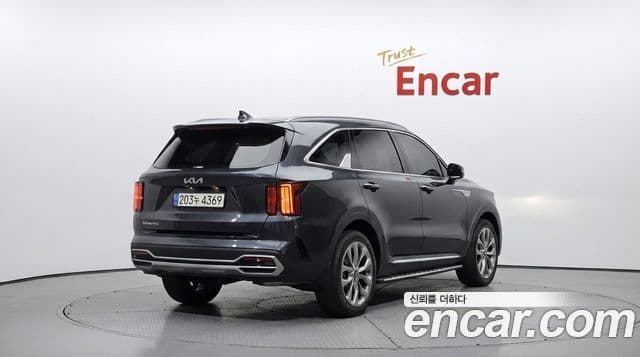 Kia Sorento 2023 — ფოტო 2/20