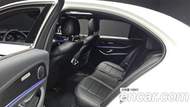 Mercedes-Benz E-Class 2022 — Şəkil 13/20