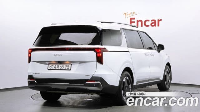 Kia Carnival 2024 — Photo 2/20