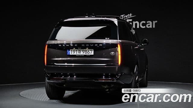 Land Rover Range Rover 2023 — ფოტო 4/20