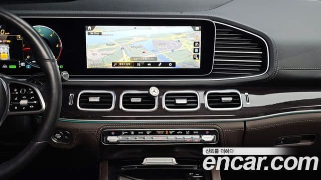 Mercedes-Benz GLE-Class 2022 — ფოტო 15/20